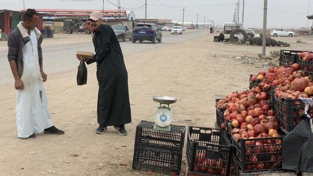 البيع مباشر على جانبي “عوينات”.. رمان عقرة وصل ربيعة والكيلو بـ 500 (صور)