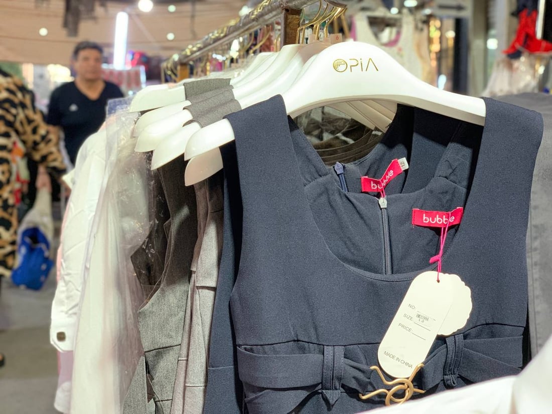 أرقام وصور من سوق سهام العبيدي: تجهيز تلميذ يكلف 100 ألف دينار.. والطالبات أكثر