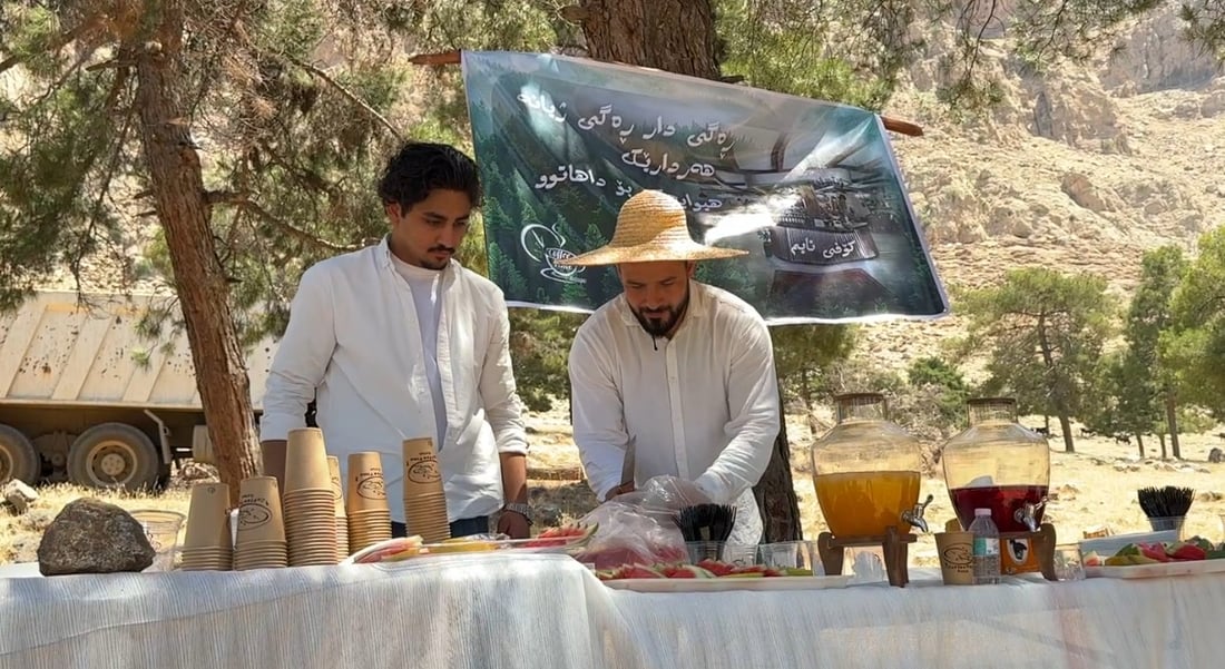 بە بەخشینی خواردن و خواردنەوە هیلاکی کرێکارەکانی رەواندەوە