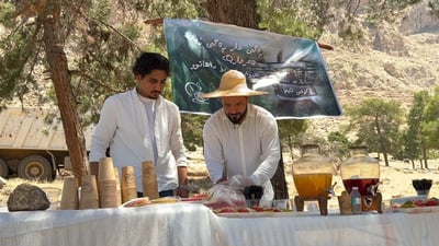 بە بەخشینی خواردن و خواردنەوە هیلاکی کرێکارەکانی رەواندەوە