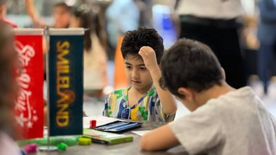 منداڵان هانده‌درێن له‌ بری مۆبایل و ئایپاد وێنه‌ بكێشن و تواناكانیان ده‌ربخه‌ن