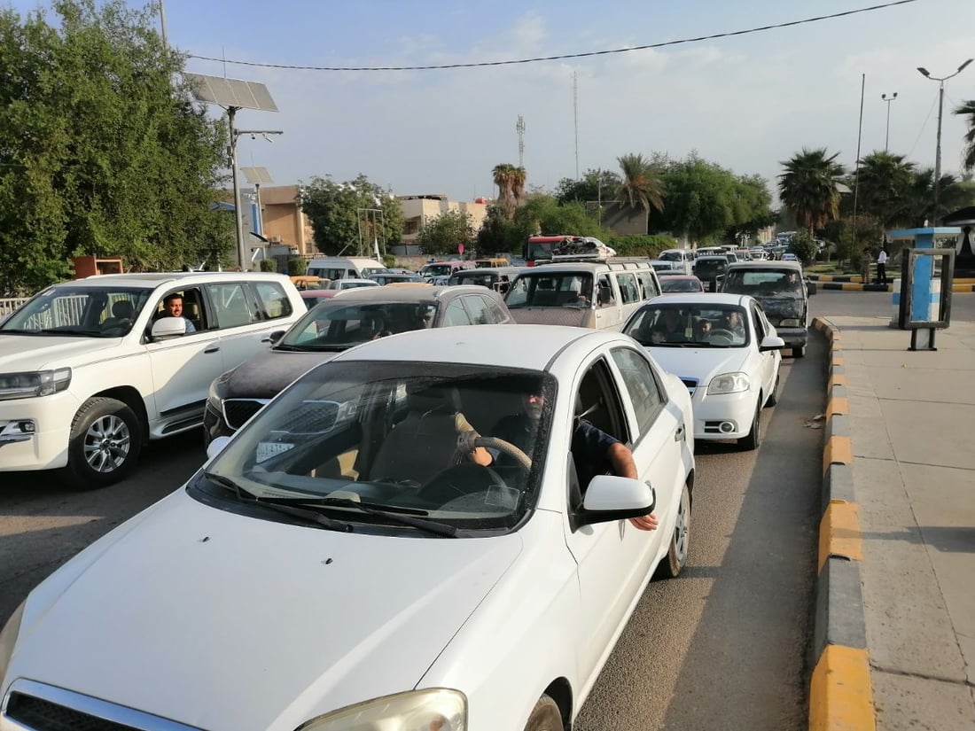 صور: دوام الحلة لا يبدأ في موعده.. الموظفون عالقون في ازدحام “باب الحسين”