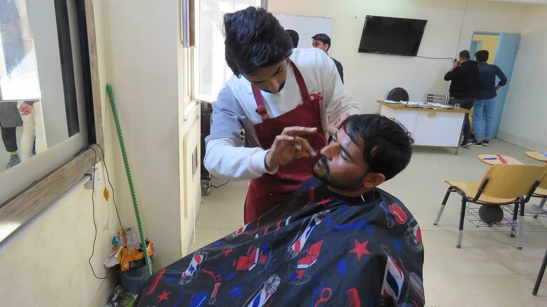 Basra vocational training institute launches barbering course