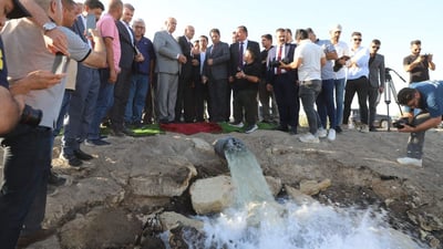 صور: المياه تتدفق إلى بحيرة المسرح البابلي.. البدراني يعد بمشروع سياحي متكامل