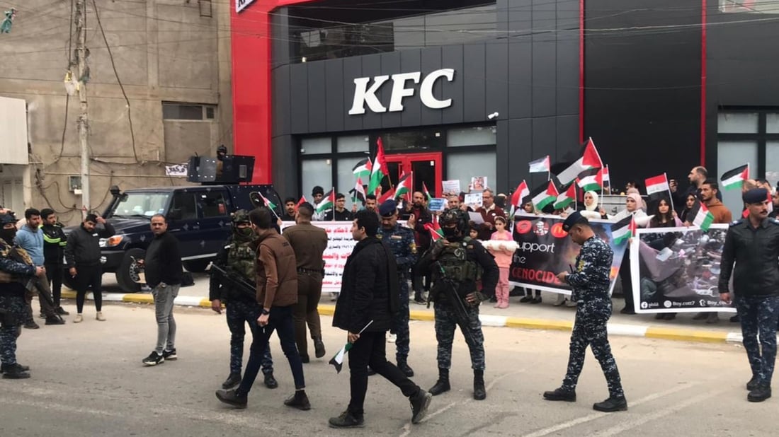 فيديو: المطاعم الأمريكية في بغداد محاطة برجال الأمن خلال مظاهرة احتجاجية