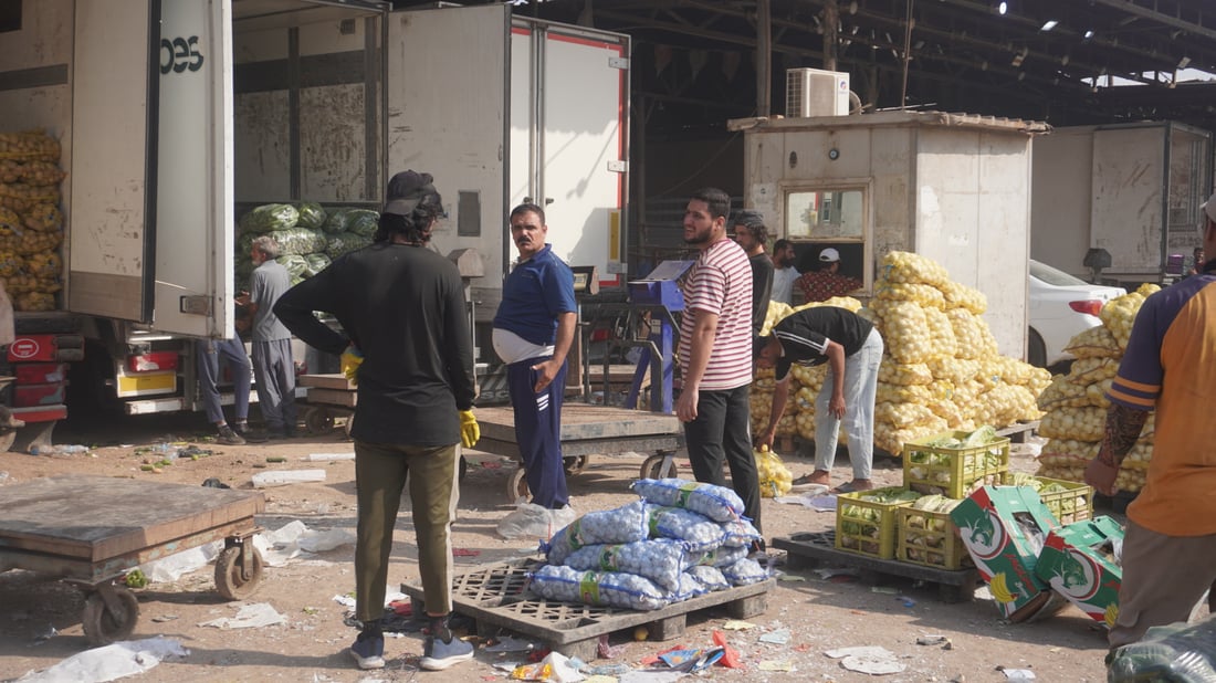 نفاد “رگي وطماطة” البصرة والاعتماد كلياً على الشمال.. قائمة بالأسعار (صور)