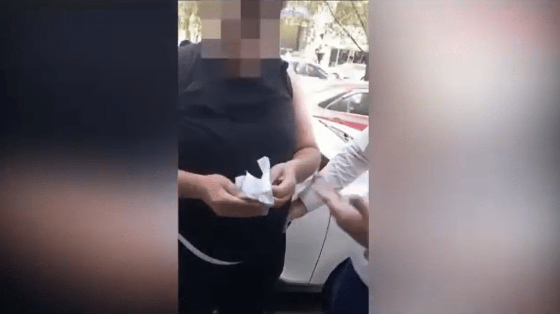 فيديو: النزاهة تضبط موظفاً أثناء طلبه رشوة مقابل تعيين أحد المواطنين في نينوى