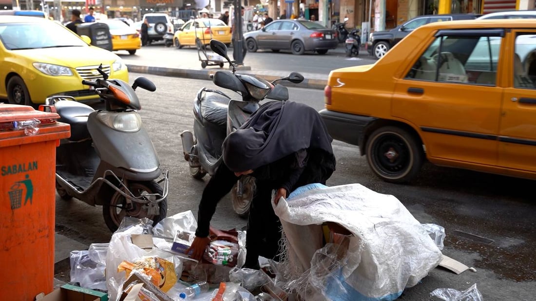 من يرضي “أم زعلان”؟.. مسنة في الكوت تعمل من الفجر إلى المغرب مقابل 5 آلاف دينار