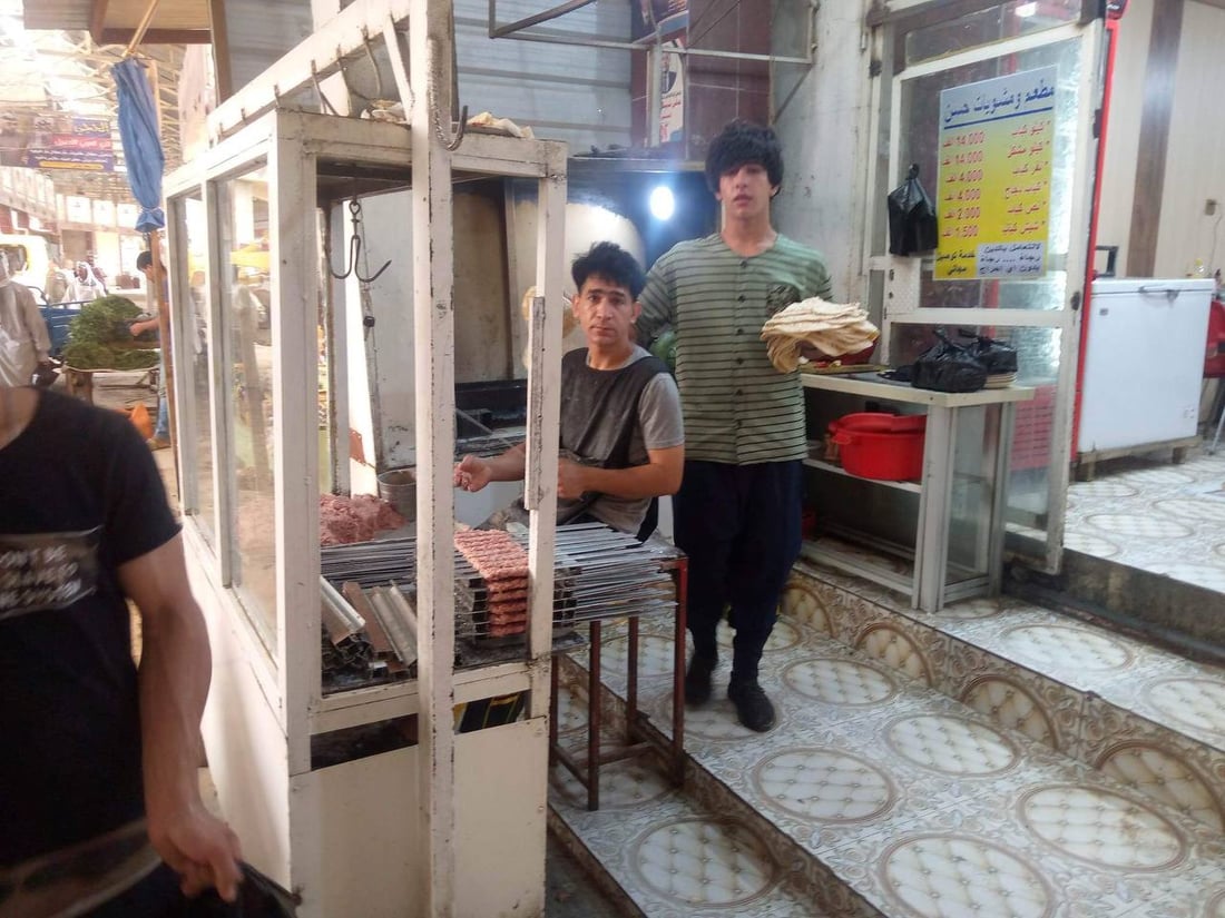 دخل “الشفل” فهربت “الستوتة”.. سوق “شيخ سعد” مفلس ومغلق لأغراض الصيانة (صور)