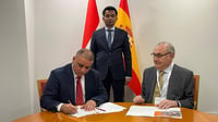 محافظ واسط يوقع مع شركة إسبانية لإنشاء سكة قطار 
