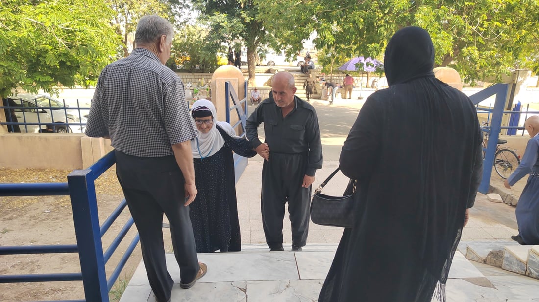 ازدحام في مصارف كردستان مع بدء صرف الوجبة الأولى من رواتب شهر أيار