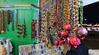 دایکێک وەک قەڵا لە پشتی کچە خاوەن پێداویستییە تایبەتەکانی وەستاوە