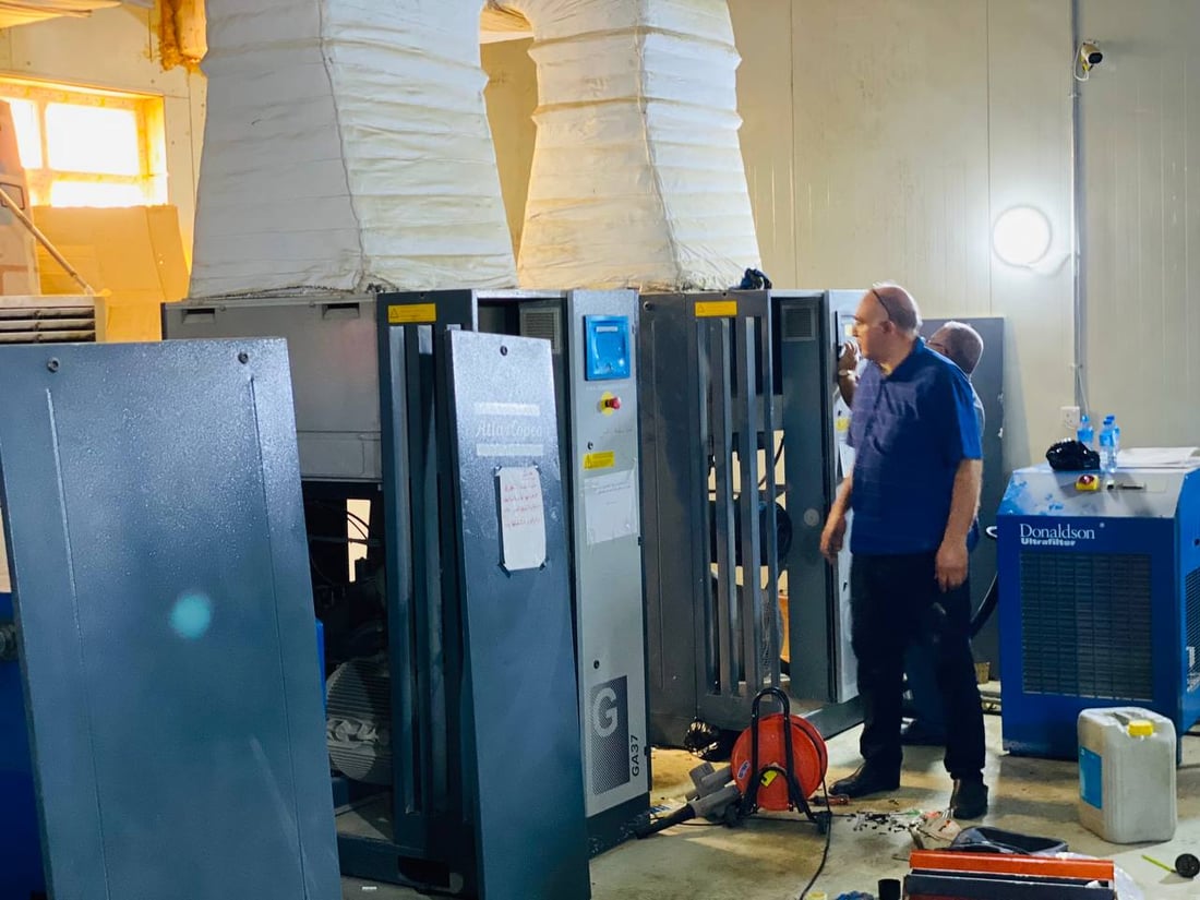 صور: الخبراء يحاولون إصلاح منظومة الأوكسجين في مستشفى القيارة