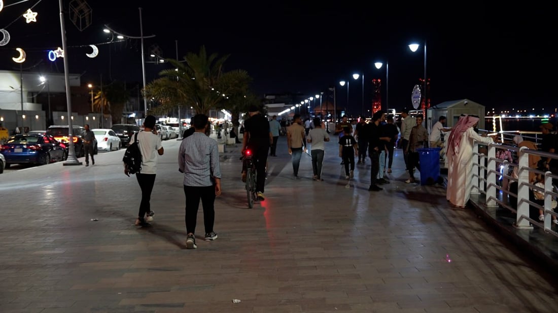 البصرة ودّعت الرحالة الفرنسي “إيكو” إلى الشمال.. يطوف العالم بدراجة هوائية (صور)