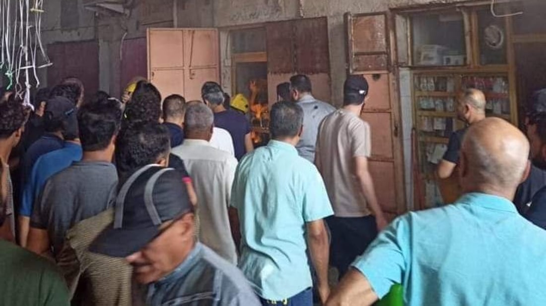 باعة سوق الفاو اقتحموا النار وأنقذوا صيدلية قبل وصول سيارات الإطفاء