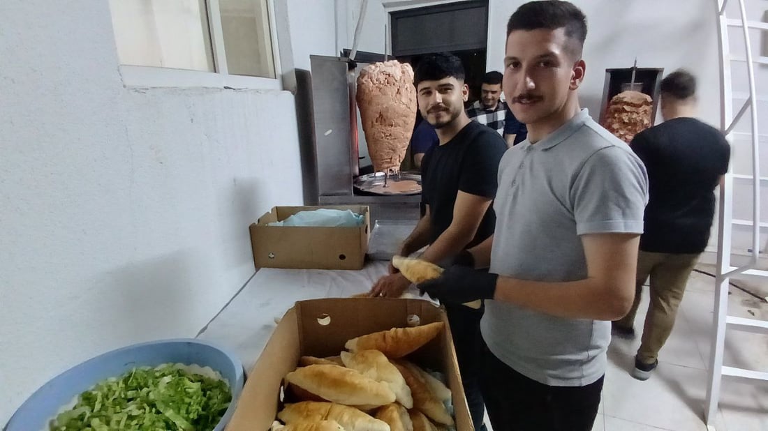 شاهد ليلة القدر في كركوك.. “تراويح وتسابيح” وأطباق متنوعة في جامع ابن الوليد