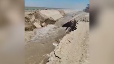 البصرة.. انهيار جزئي في قناة “البدعة” يدفع ماء الزبير لاعتماد نظام المراشنة