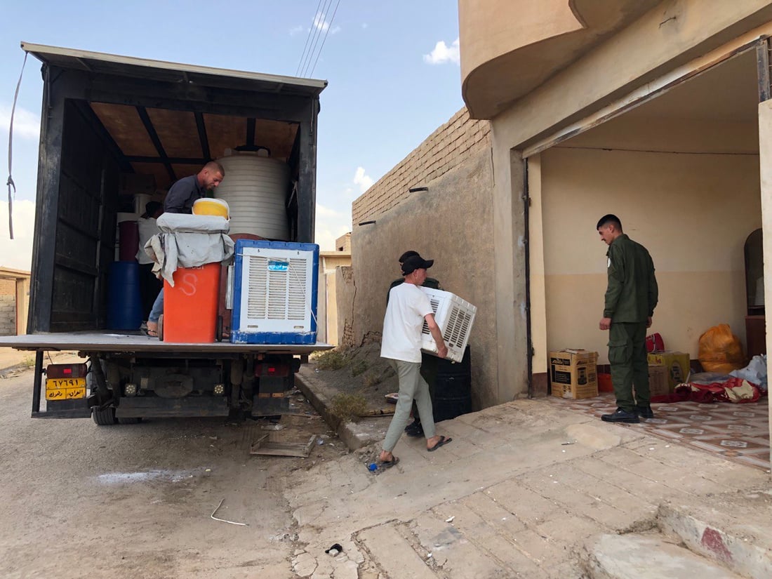 صور مؤثرة: سكان سنجار يستقبلون أهلهم العائدين بالورد.. انتهى نزوح الـ 8 أعوام