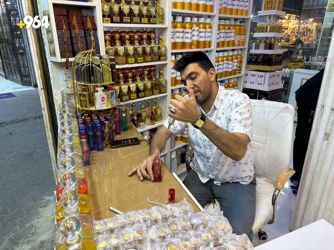 صانعو عطور الكوت: نقاوم الصيف بألف خلطة ونتفهّم عزوفكم عن العود والمسك (صور)
