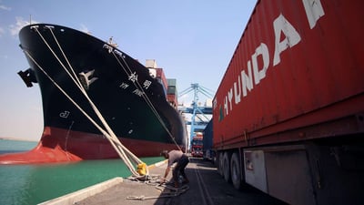 النزاهة تحبط تمرير 844 طناً من الخشب في ميناء أم  قصر الشمالي