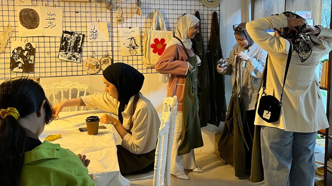 ياسمين تنتظر بنات البصرة في العباسية.. مكان هادئ للفن وحتى العلاج (صور)