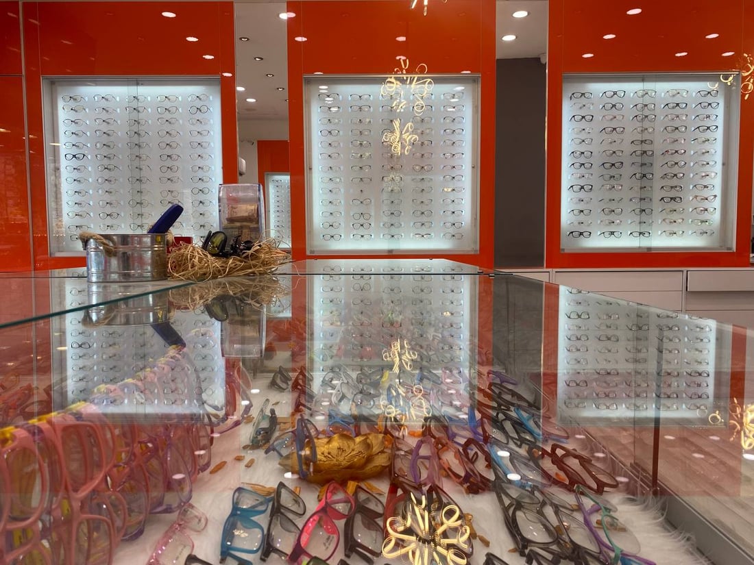 مختبرات بغداد: الطلب على النظارات يتزايد بسبب الهواتف الذكية “وأشعتها الزرقاء”