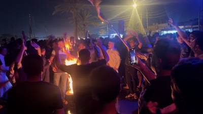 نار ودخان بين المتظاهرين والشغب.. المشخاب غاضبة من تلوث المياه