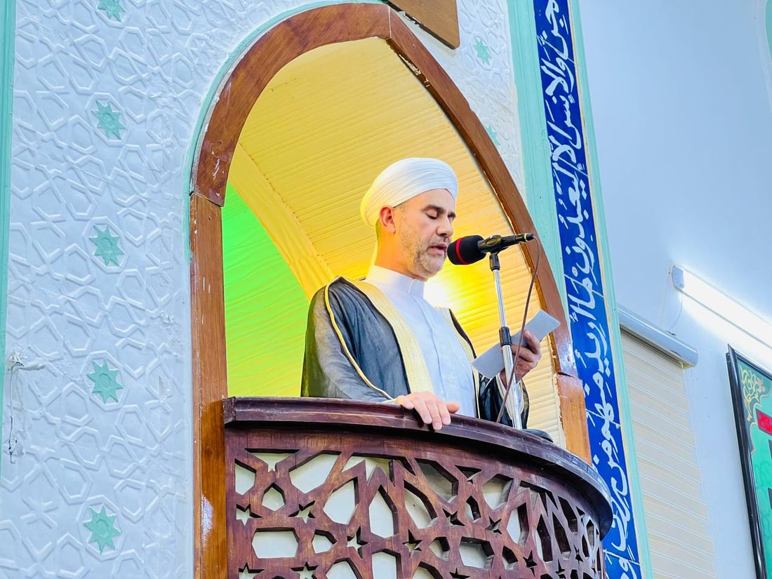 شيد في الثلاثينات.. المئات تجمعوا في أقدم مساجد هيت لأداء صلاة العيد (صور)