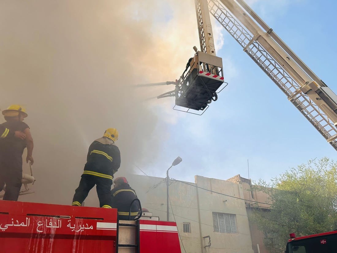صور من بابل قبل قليل: حريق يلتهم مجمعاً لبيع المواد الإنشائية