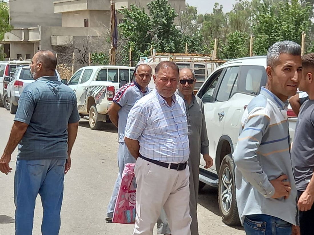 صور: أهالي زين العابدين يغلقون الطريق احتجاجاً على رمي النفايات قرب مقام الإمام