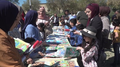 فيديو: “أنا أقرأ” بنسخة جديدة لأطفال الحلة.. “جيل يحب الكتاب أكثر من الموبايل”
