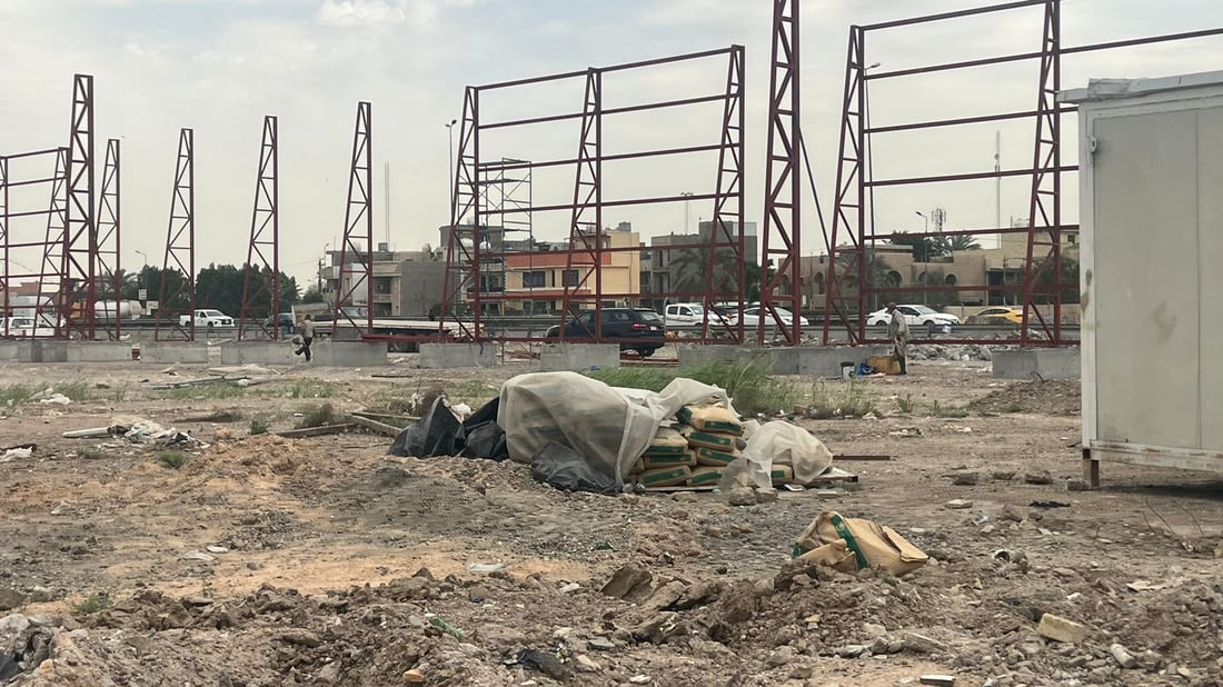 عمارات “السويسري” ستشرف على “عوائلنا” وتحجب الشمس.. الغزالية تهدد بمظاهرة (صور)