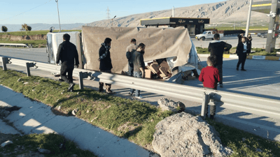 Truck overturns in Harir Plain due to strong wind