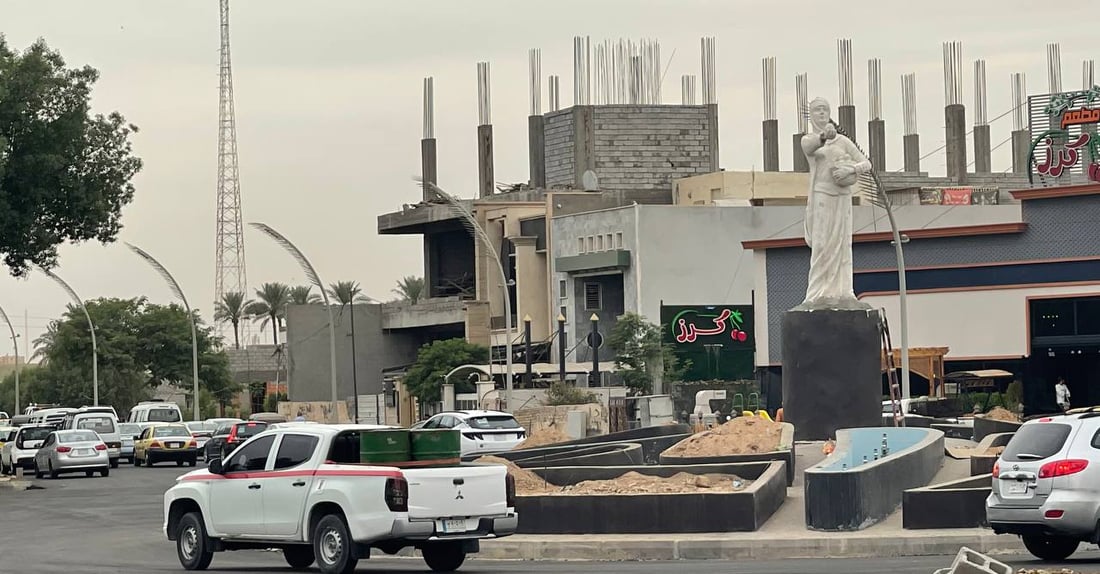 صور: صدمة في بعقوبة بعد تلوين نصب الفلاحة بالأبيض.. أين ذهبت الأيقونة الذهبية؟