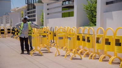 حاویەی ئاسنی زبڵ لە شەقامەکان دانرا