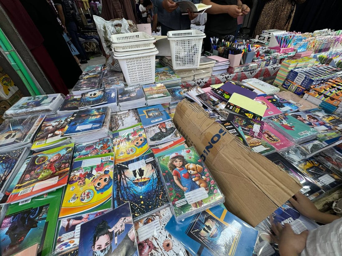 بازاڕەکان پڕن لە پێداویستی قوتابخانەکان و باری دارایی خەڵکیش ناجێگیرە