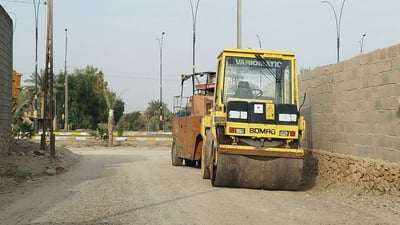 خلاف المهندس والمقاول يوقف تبليط “المشتل”.. والسكان يعرضون الوساطة! (صور)