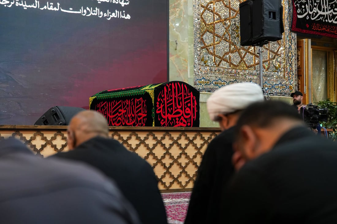 صور: العتبة العسكرية تطوف بنعش السيدة الزهراء في شوارع سامراء