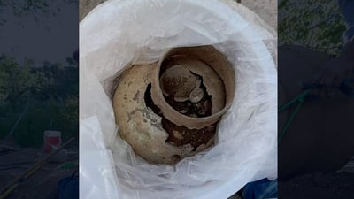 جرّة مليئة بنقود قديمة تظهر أثناء إزالة الألغام من السليمانية