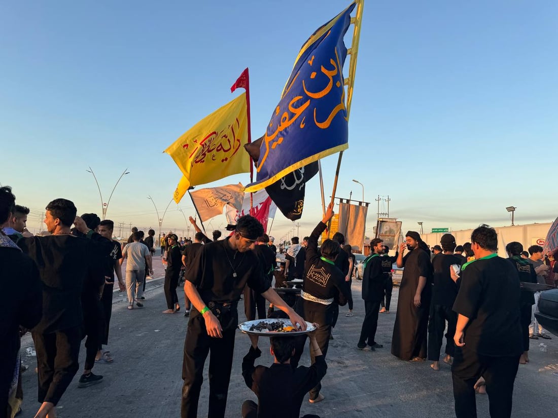 صور: خطوة الإمام علي تحيي “الدفن”.. الآلاف ساروا مع نذورهم تحت الشمس