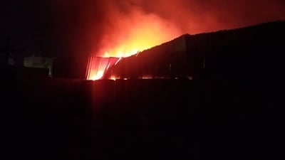 شاهد: حريق هائل في منطقة الصابئة يلتهم مجمع أصباغ سوق الشيوخ