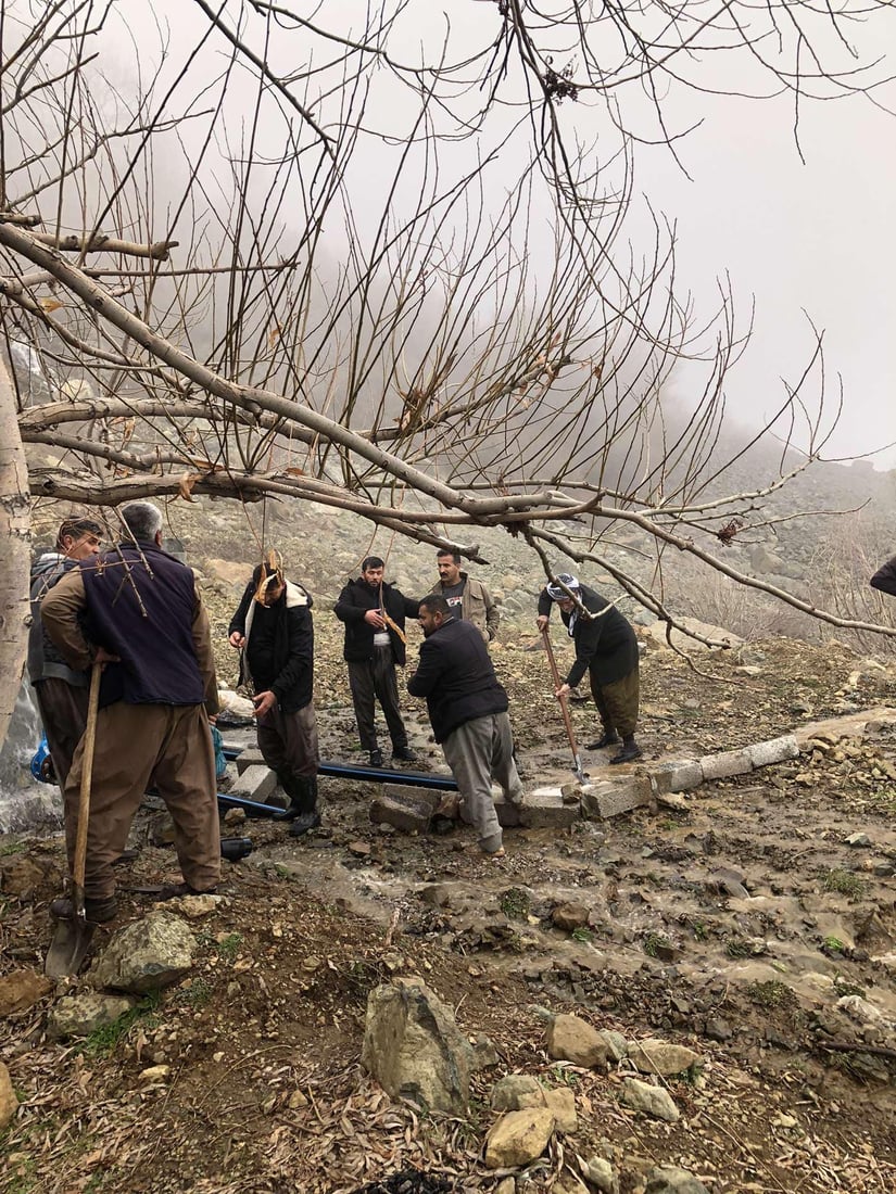 به‌ هه‌ره‌وه‌زى پڕۆژه‌ى ئاوى خواردنه‌وه‌ى گونده‌كه‌یان خاوێنكرده‌وه‌