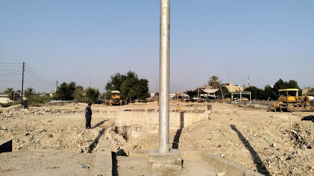 “الوضع لا يطاق والجميع يختنق”.. غازات المجاري تحاصر أهالي حي السلام (صور)