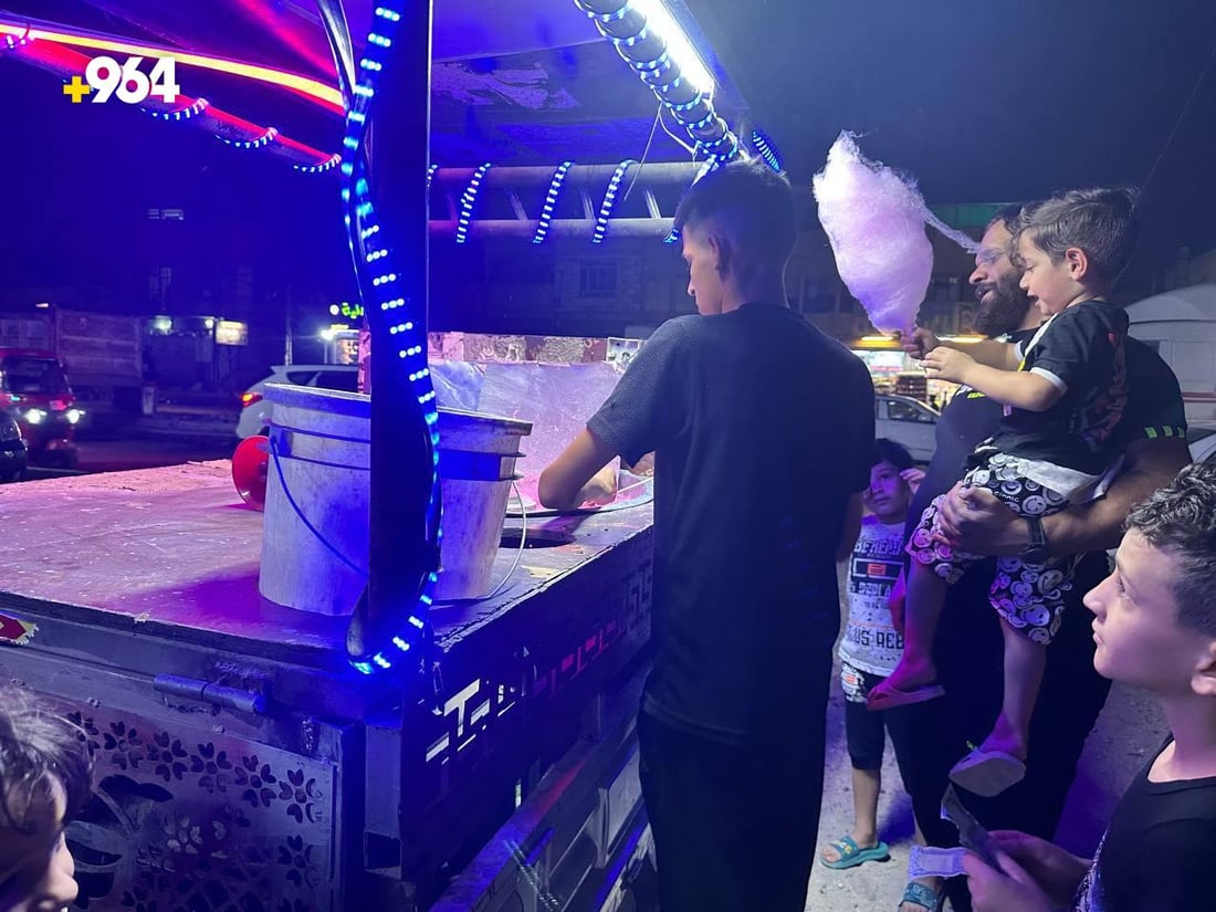 تباع حارّة ليلاً.. أطفال مدينة الصدر يفضّلون “شعر البنات” من عربة مصطفى