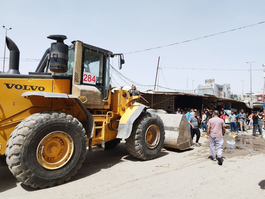 “شفل الحلة دمّر كل شيء”.. أصحاب بسطات “أبو القاسم” غاضبون وأهل المحلات سعداء (صور)