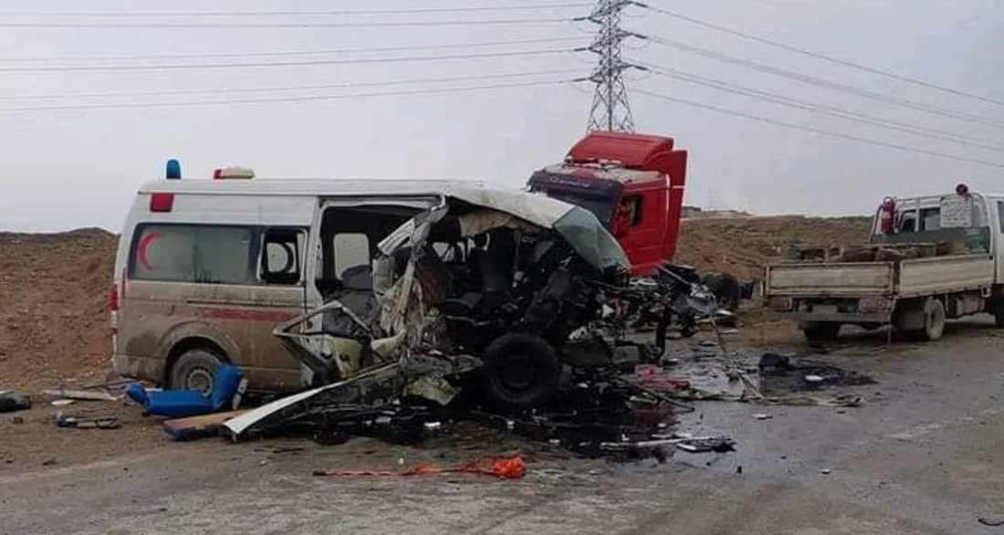 إسعاف تصطدم بشاحنة في القائم وتخلف إصابة خطرة (صور)