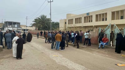 المثنى: محتجون يغلقون مبنى تربية الخضر احتجاجاً على إعفاء المدير