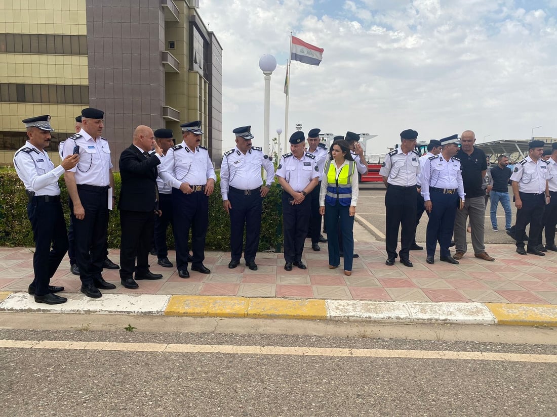 شاندەكە لەگەڵ ئەوەی سەردانی باڵەخانەی هاتوچۆی هەولێریان كرد، سەردانێكی مەیدانییان بۆ شەقامەكانی هەولێر كرد، چاویان بە جادە و رێگاكانی هەولێر كەوت.