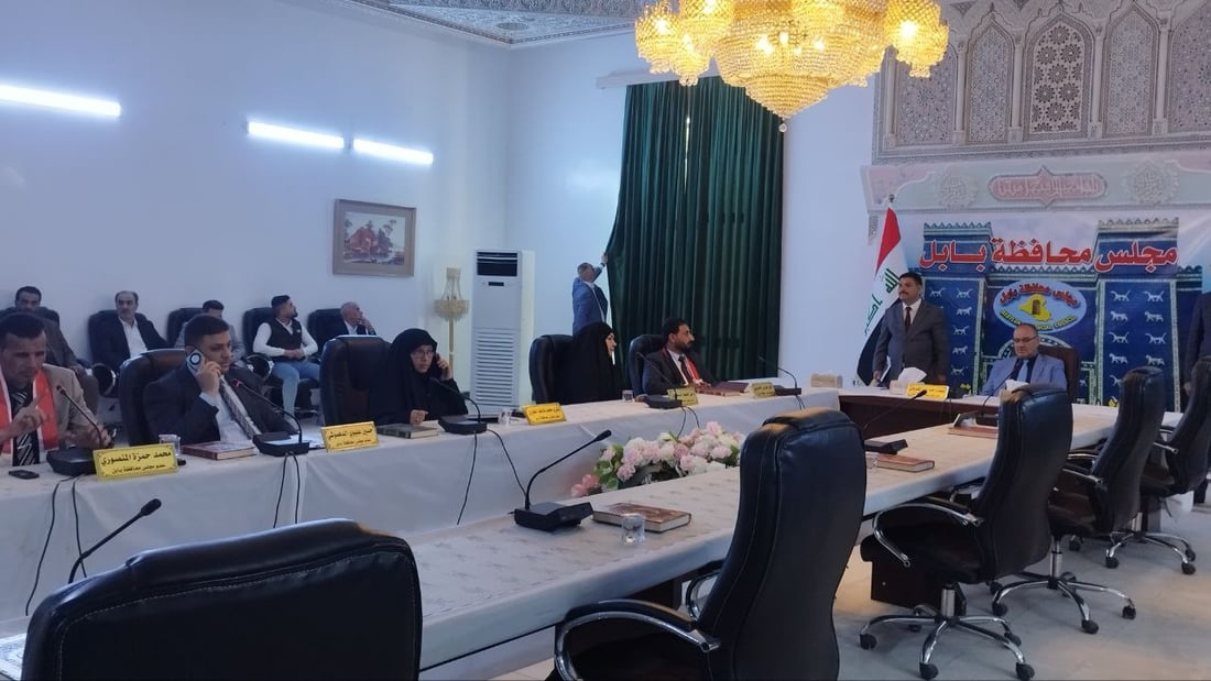 رئيس السن يرجئ جلسة محافظة بابل إلى 8 مساء.. تصريحات نارية موجهة للإطار (فيديو)