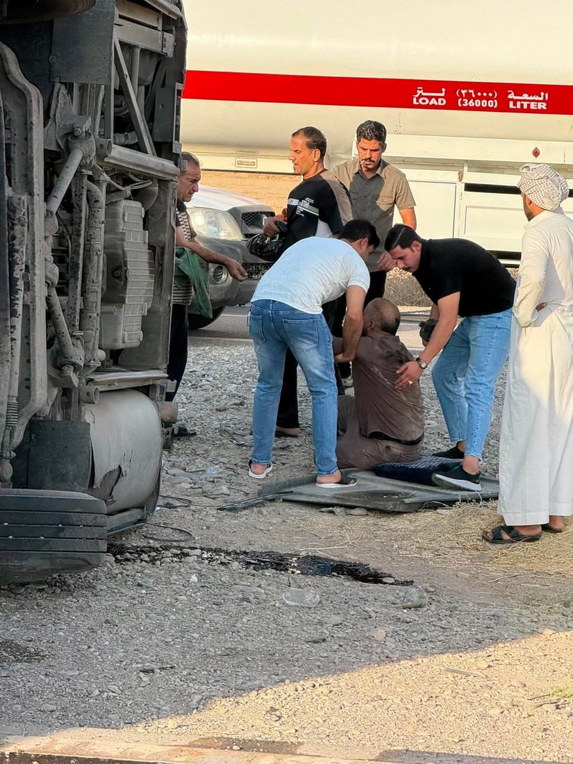مشاهد مؤلمة.. حادث مروع بين باص سياحي يقل عوائل من بغداد و “تريلة” في نينوى